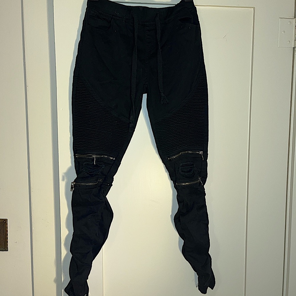Black pants,